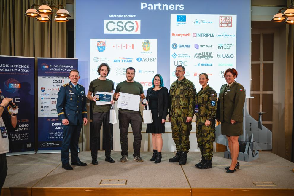 Вручення нагород під час весняного EUDIS Defence Hackathon у березні 2026 року. Фото попереднього заходу, опубліковане Європейською комісією.